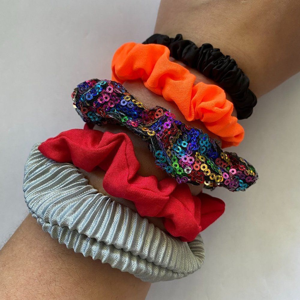 𝅺Set of 5 Scrunchies - Rainbow Sequins